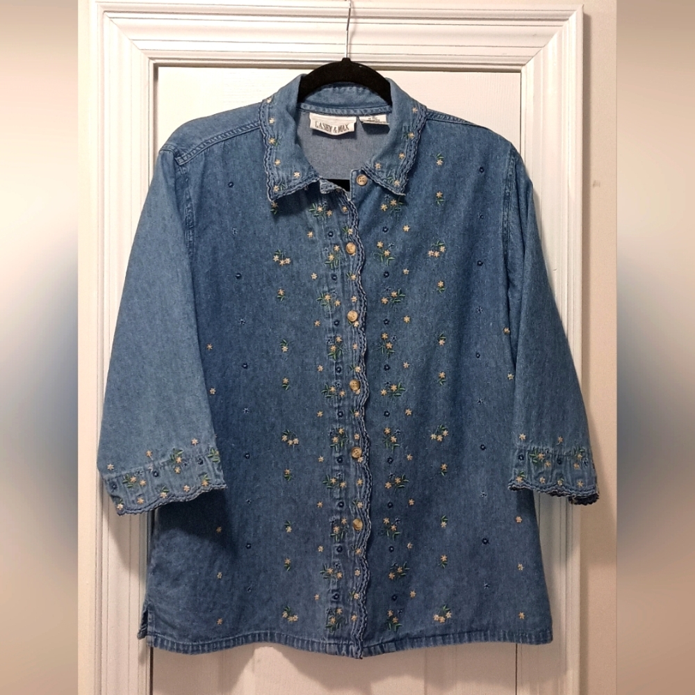 Casey&Max Vintage Button down Embroidered 3/4 Sleeve Denim top large